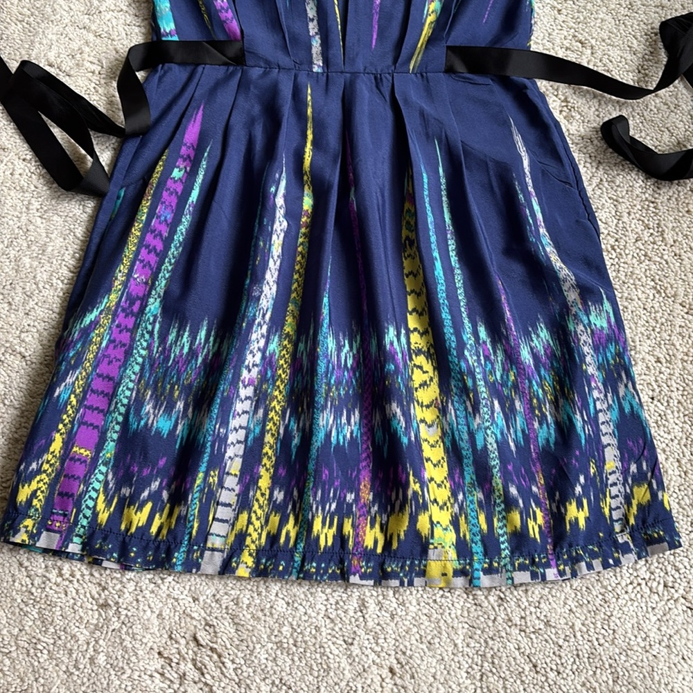 Colorful Patterned Dress with Ribbon Ties - Picture 4 of 8